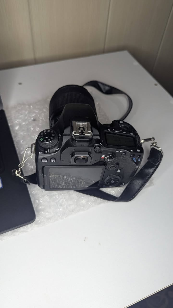CANON 90D LENS 18-135
کامل ئەشیا و کارتۆنی خۆی لەگەڵ دایە  زۆر خاوێن و بێکێشەیە
 بۆنرخ نامە بنێرە.. گۆرینەوەش ئەکەم!


**إذا كنت صاحب هذا الإعلان وتريد حذفه لأي سبب، رجاءا أرسل رسالة إلى الدعم الفني**