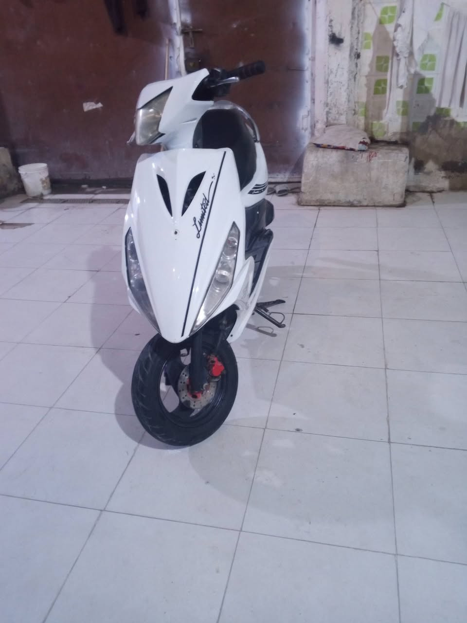 السلام عليكم دراجه ماكس ياباني أصل ياباني موصيني دراجه ماكس مضلع مكينه تخبل شلعه ومعدل تشك الكاع مكينه 55 نكره سلف وهندر نص دكه تشتغل الدراجه كلش حلوه ونضيفه كلوب عالي ناصي اشاير بك لايت قفل جنطه قفل سكان كله شغاله عليه كزوز FM دبلات وتواير بل جيس دراجه تاخذه تترحملي عليه وعلي للبيع اومراوس حسب القناعه المكان ناصريه مركز السعر 500وبيه مجال للشراي وبخدمتكم رقم الهاتف ***********
