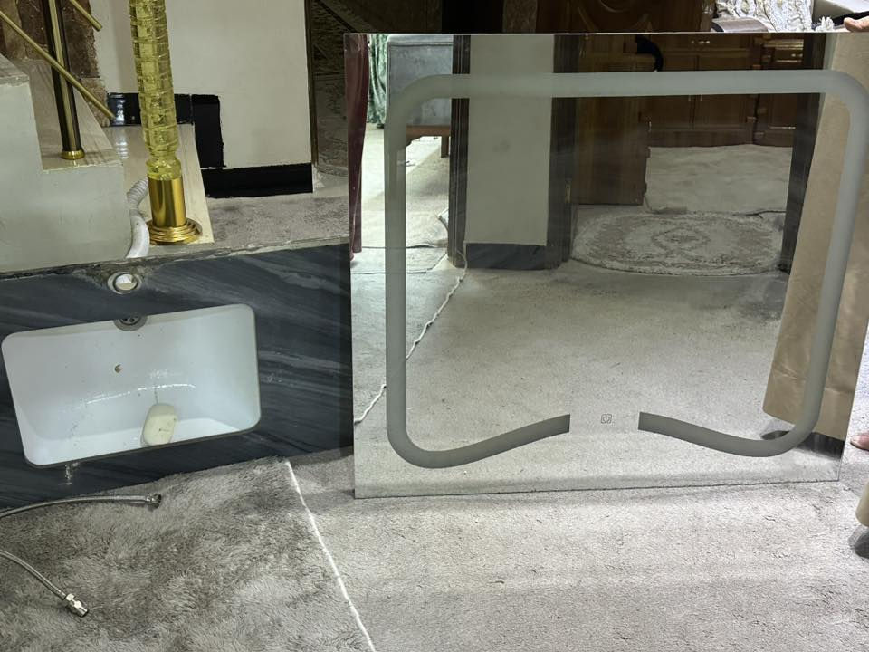 مساء الخير
مغسله مع مرايا جديدة للبيع شراي خابر ع الرقم ***********
ملاحظة الرف الي جوه مكسور
