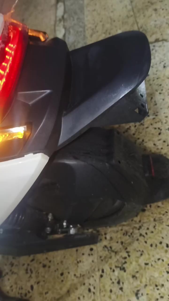 دراجه شحن للبيع نضيف كلششش جديد صار سبوع اشتريته و اريد ابيع ادفع سعر عجبني ابيعك هاذ رقمي *********** اتصل للتفاصيل عنواني موصل ايسر
