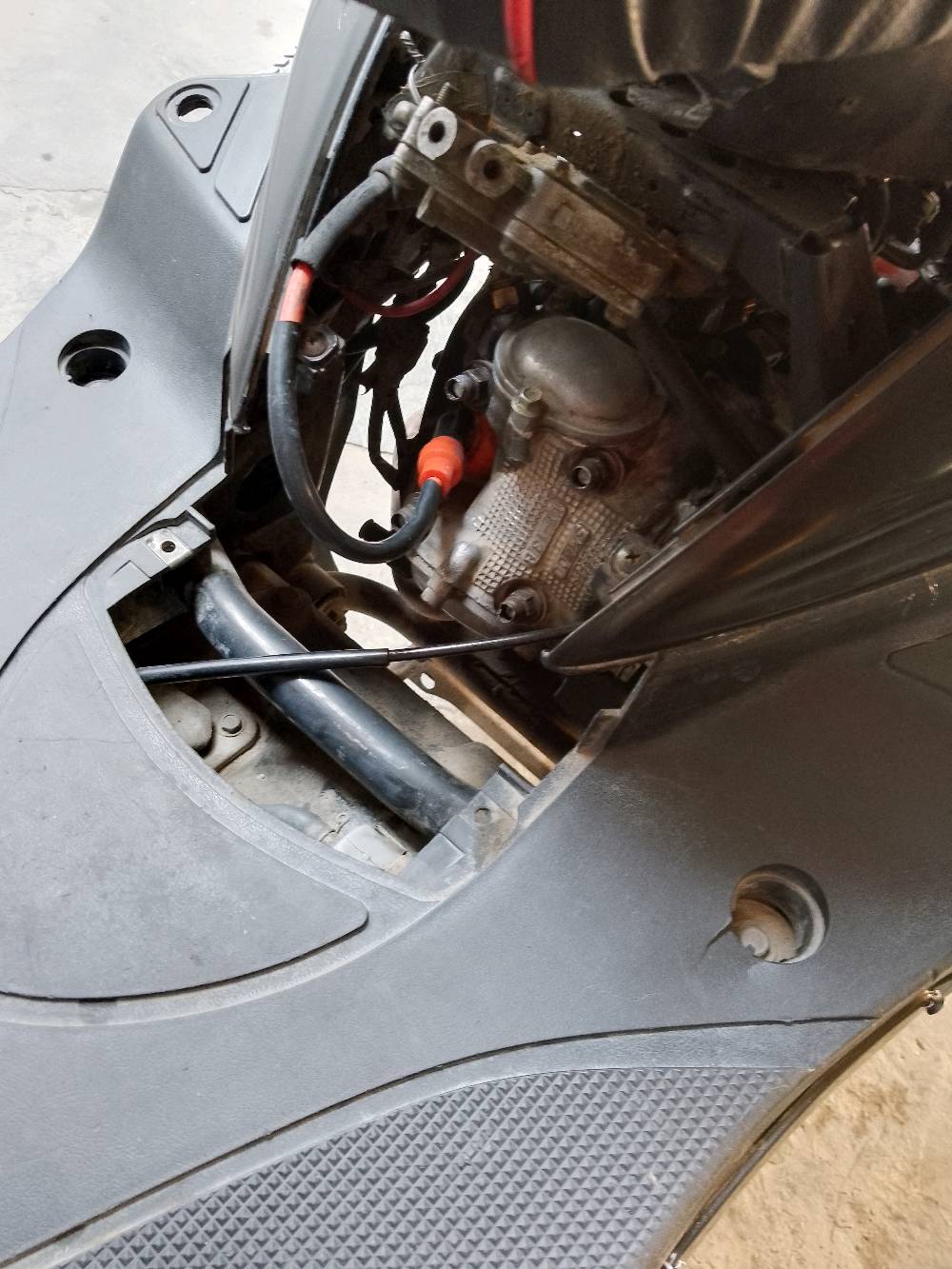 سلام عليكم خوان دراجه سكنس فحل كابريتر دراجه شوفت عينكم مثل ما موضح بل صورة كهربائية كله شغال فقط  دشبول بي كنكتر عاطل باقي مكفول درجه خير من الله تجي تفحص يله تاخذ عنوان بغداد الدورة مهدية ثانية متواجد خاص او تصال 