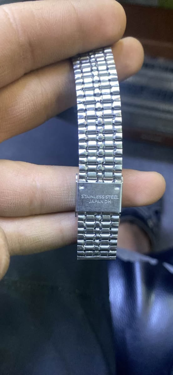 Casio A159W-N1
جوانترین و کەشخە ترین سەعاتی پیاوانە 
ئەسڵی یابانی ئاگاداربە هەڵنەخەڵەتێیت ئەمە عادی بازار نیە ٣ هەزار و ٤ هەزار ئەمە یابانی ئەسڵ ئەسڵە ئاوی ناچێتە ناو سەعاتەکە هی دەستی خۆمە دەیفرۆشم مشتەریت خزمەتت دەکەم گەیاندنیش بە خۆڕاییە بۆ هەر شوێنێک بێت أربيل, العراق


**إذا كنت صاحب هذا الإعلان وتريد حذفه لأي سبب، رجاءا أرسل رسالة إلى الدعم الفني**