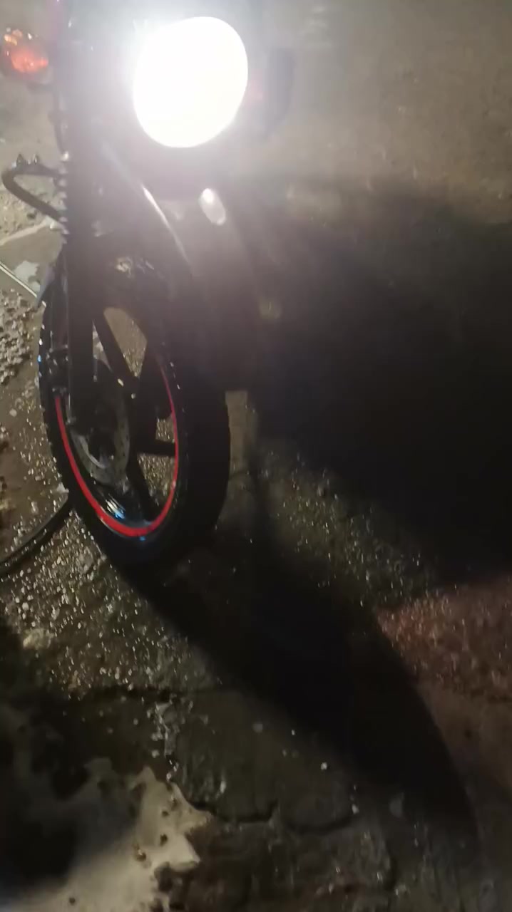 سلام عليكم دراجه بوكسر جبلي 
موديل 2021
مكينه مساويه توها 
دراجه كامله مكمله 
نقصها باتري +وجه مالتها 
كل نقص مابيها من ايدك للشارع 
أصولي بس منفيس ومكاتبه ضايعه اوراق كمرك مالها ومال دفعه موجودات وراعيها هم متواجد 
مكانها بغداد الكرخ 
سهرها ٩٥٠وبيها مجال بسيط 
رقم الهاتف ***********
