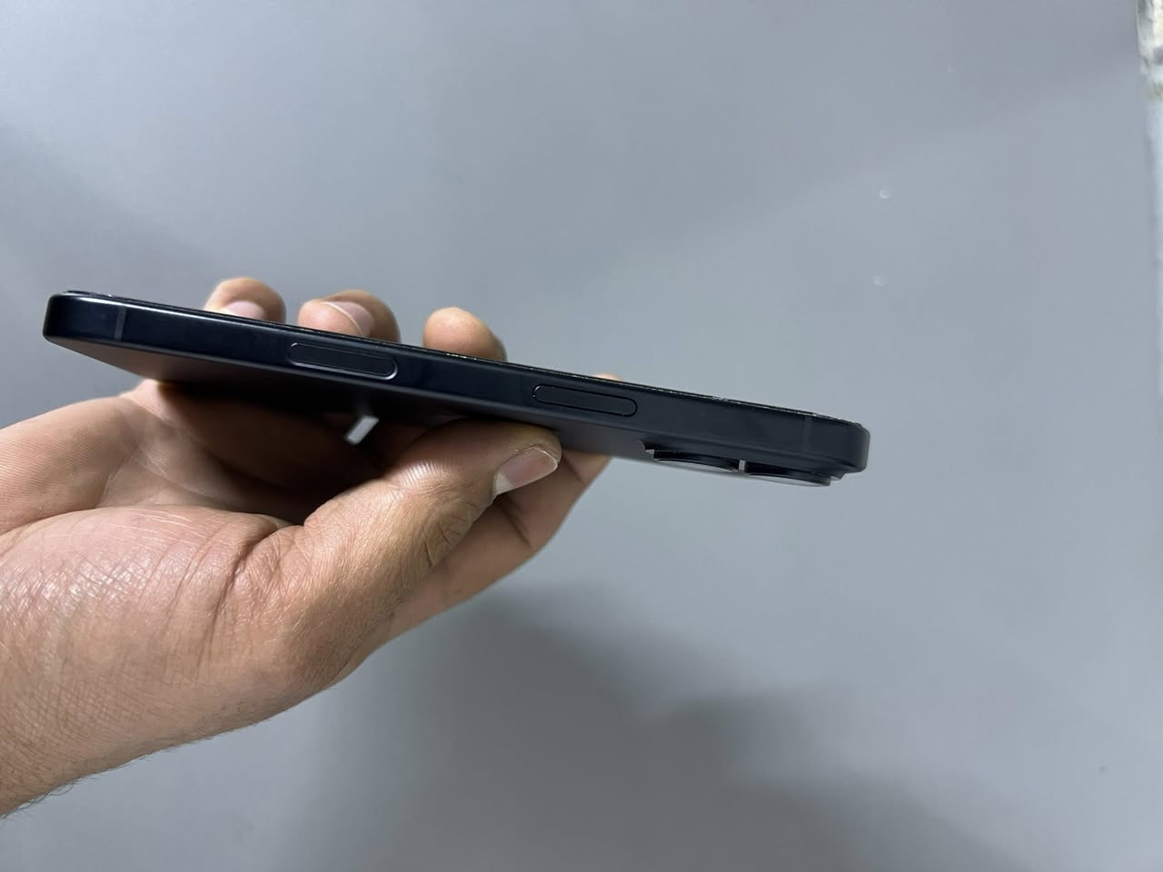 ايفون 16 عادي لون اسود ذاكرة 128 بطارية 97 عدد الشحنات 259 الجهاز نموذج M نظيف كلش شخط مابي شركة ماستر ويا كارتونة وليبل شركة ماستر ع الكارتونة  السعر 925 وبي مجال بسيط مكاني بغداد الكرادة شارع الصناعة ***********
