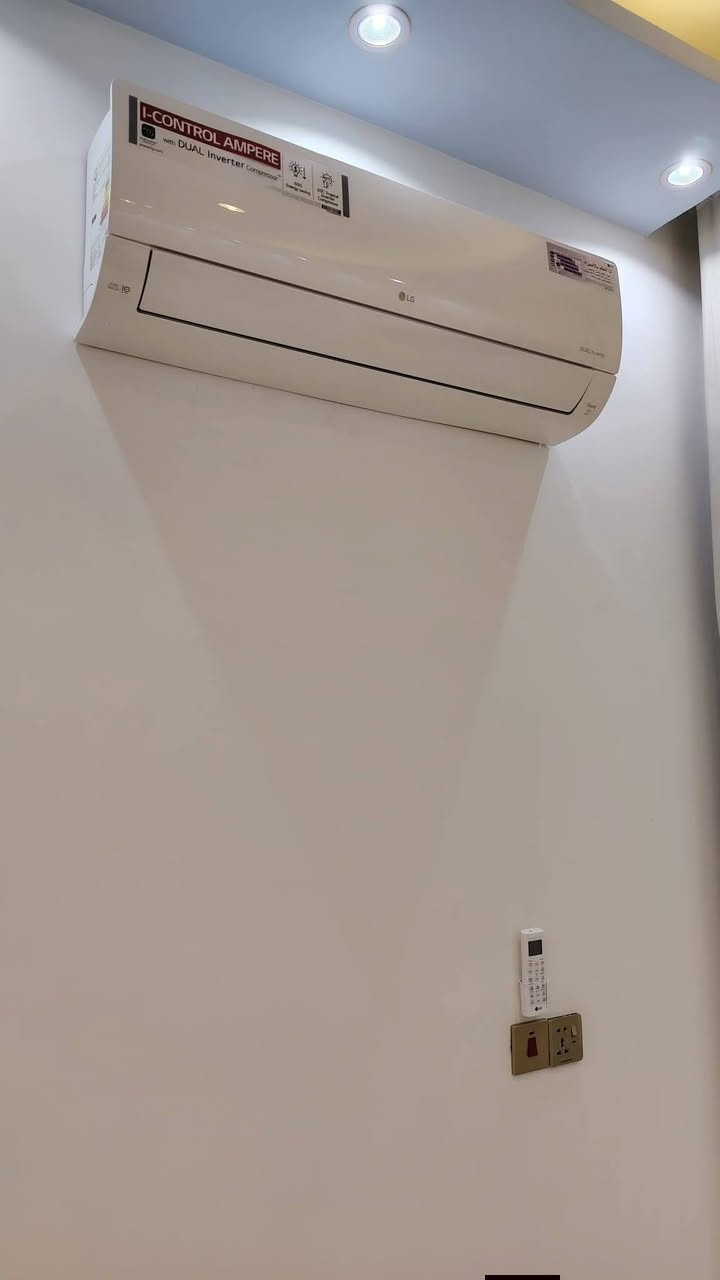 لا تخلي الحر يكسر واهسك.. ورشة أبو حسن جابتلك الحل! ❄️🛠️
 نختصرلك الحجي.. شغلنا مو بس تصليح، شغلنا "أمانة وإتقان".
✅ تنصيب بأدق القياسات.
✅ صيانة تنهي مشاكل الفصلات وضعف التبريد.
✅ غسل وشحن غاز أصلي يرجع السبلت "قالب ثلج".
✅ بيع وشراء السبالت العاطلة والمستخدمة بأنسب الأسعار.
📍 موقعنا: الناصرية - 
📞 اتصل بينا وما يكون خاطرك إلا طيب: ***********
واتساب :ـ Wa.me/9647823585846
ورشة أبو حسن.. برودة بيتكم علينا!
