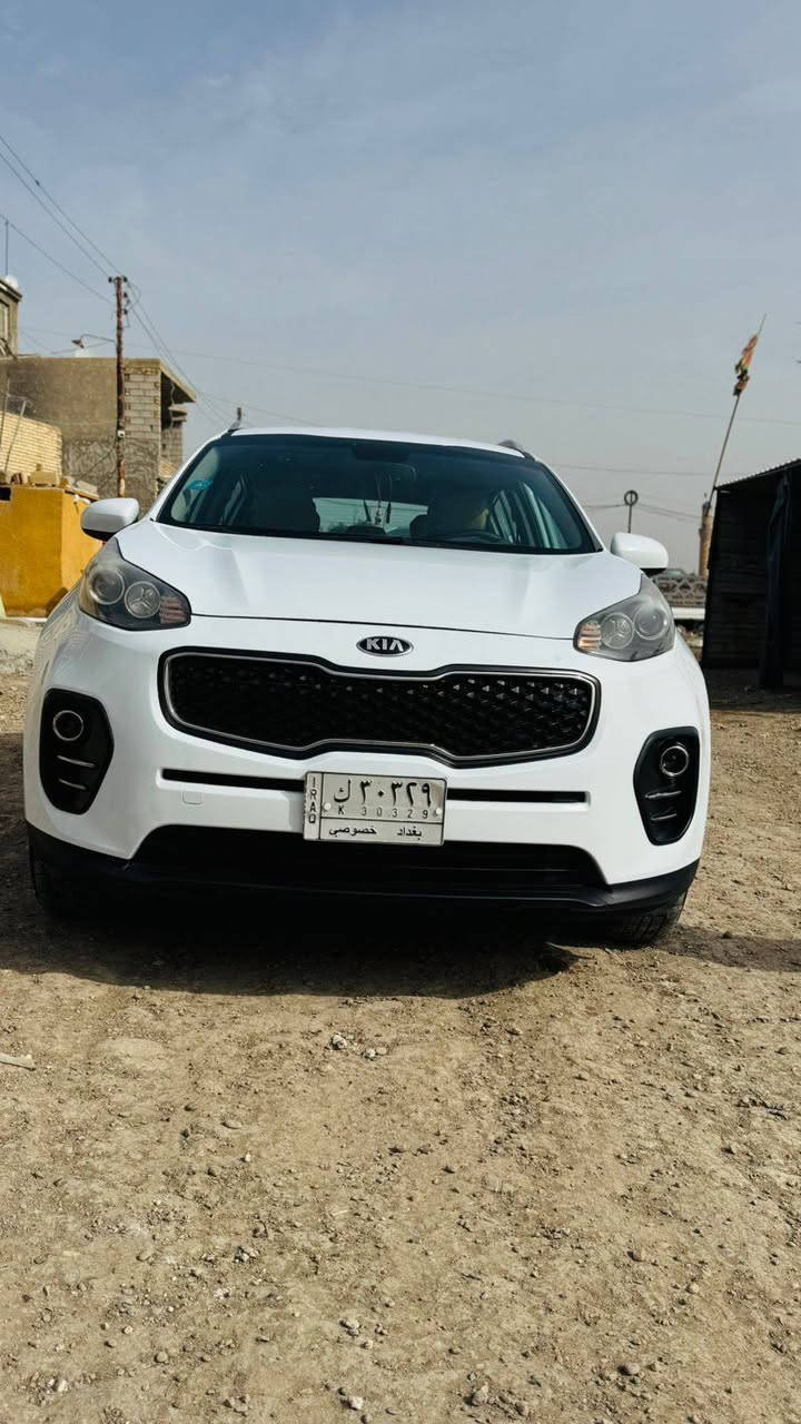 السلام عليكم
سبورتج موديل 16خليجي مكفوله من الضربه عده بارد بين البابين عكس السايق والباقي مكفول كير محرك دوش 2000السياره نصف مواصفات
السعر 174وبيهه مجال 
***********
