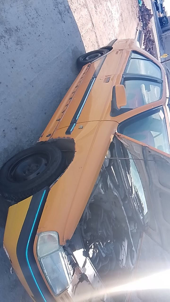 سلام عليكم بيجو 405 موديل 2006
مصفرة هيئة وغرامات رقم انكليزي 
محورة كورلا اوتوماتيك ازوج تايرات والبقية زينات تبريد عوزة بس كلج كمبريسر السيارة خير من الله مال عويل السعر 28.       *********** متوفر واتساب فقط
