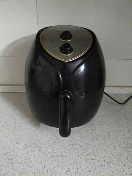 يا الله سلام عليكم
قلايه هوائيه اصليه للبيع ميكانيك وليس لمس.

مستعمله استعمال قليل جدا 
(مرتين) انتركت داخل المخزن بلبيت وهسه نريد نبيعها 

السعر 30 الف. 💙 التوصيل 5 داخل المسيب.
***********
