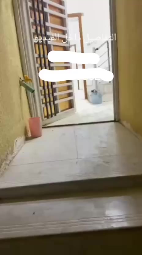 السلام عليكم شقه طابق اول للايجار حي النرجس مقابيل حي بغداد تحتوي على غرفه وصاله ومطبخ وصحيات وديوان ايجاره 400 للاستفسار ***********
