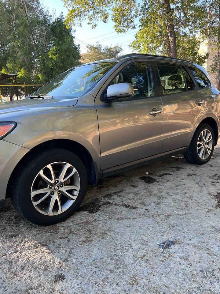 السلام عليكم اخوان اني مكلف بالنشر 
للبيع سنتافي 2012 فول عدا الفتحه امريكيه 5 راكب السياره جاهزه ربع متصرف عليها كير ومحرك وصدر امامي خلفي مكفولات تبريد ثلج شادلها منظومه زينون سونارها موجود بيها بارد فقط والباقي موضح بالسونار 
السعر 120 
العنوان بغداد -حي الإعلام 
للاستفسار الاتصال على هذا الرقم ‏‪***********‬‏
غير متواجد على الفيس بغداد, العراق
