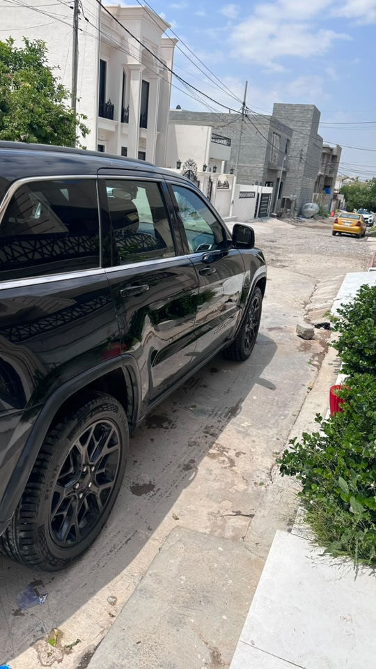 جيب لاريدو اسود
داخل اسود
تشغيل عن بعد
تبريد قطعتين
تحكم ستيرن
لايت زينون
حساسات
حساس توقف رجوع للخلف 
گير ومكينه مكفوله
سياره تخبل وماتصرف
***********
200 وبي مجال
