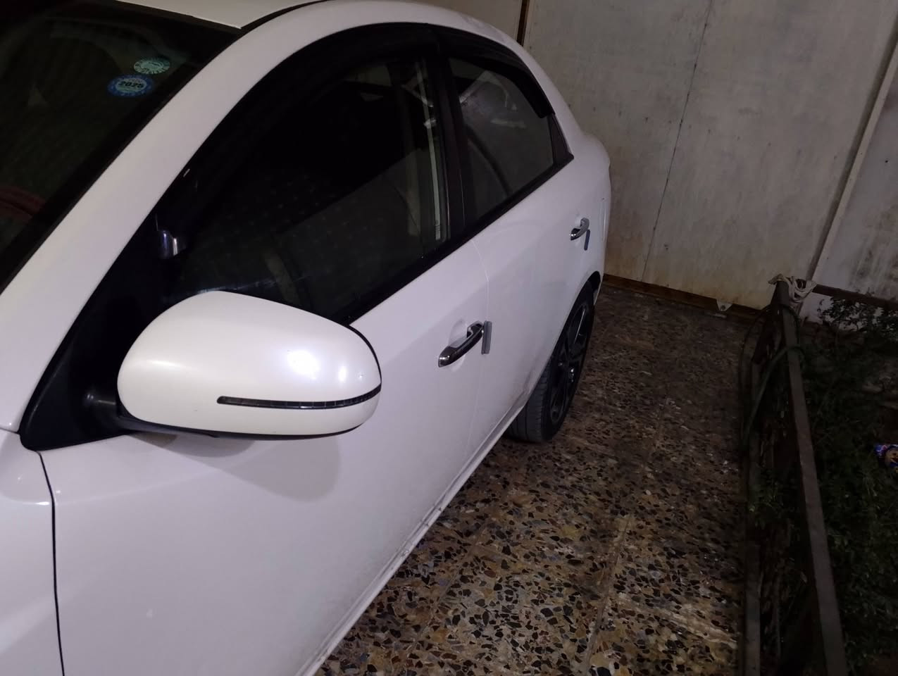 سيراتو 12فول واحد على واحد فتحة بصمه حساسات شفتات مري شفط اشاير بل مري بيهه جاملغ مبدل بلادي وشوية صبغ فوك باب الصدر باقي السيارة مكفولة مكاني بغداد ناحية الرشيد سعر 105وبيهه مجال تلفون بي وات ساب ***********
