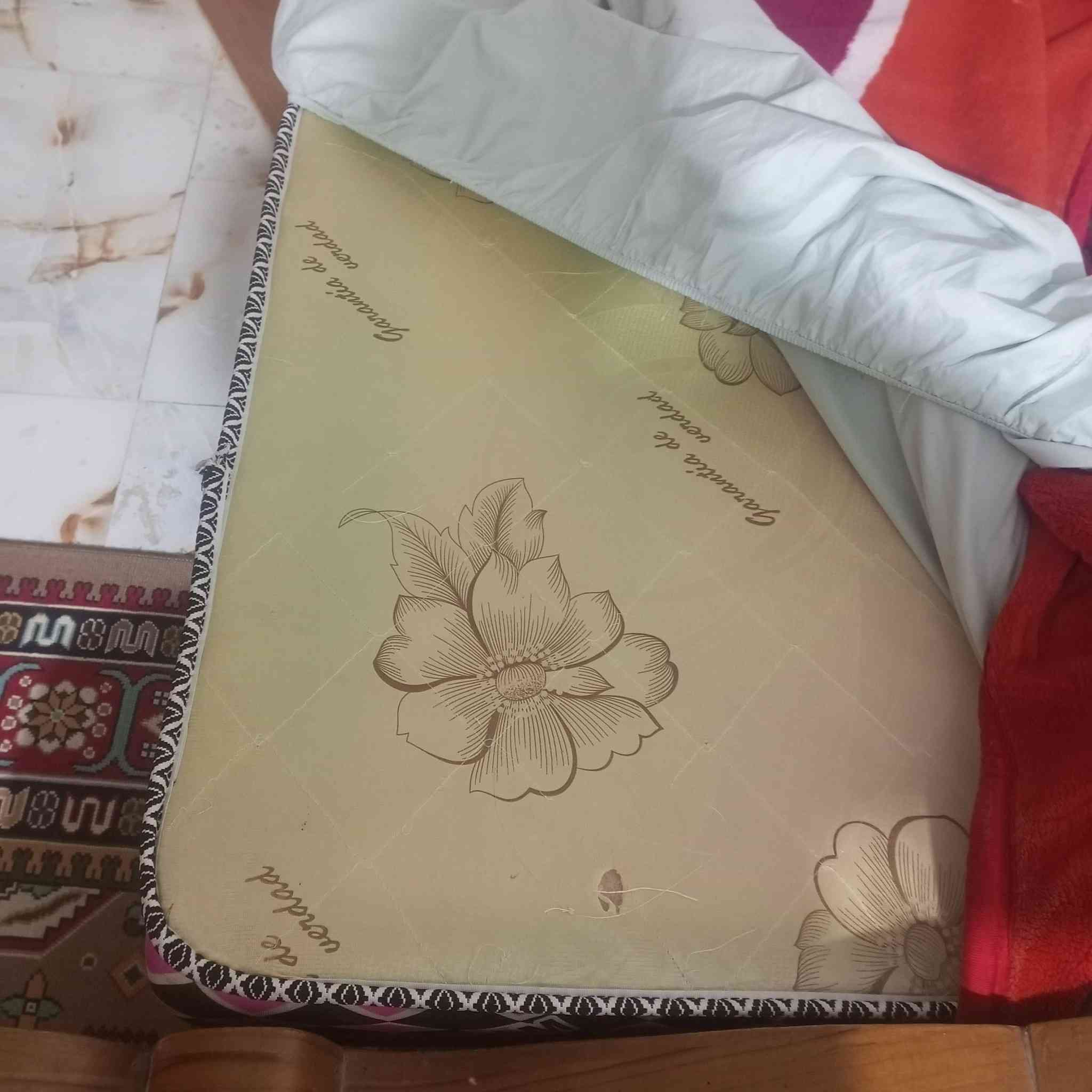 السلام عليكم سنك متر 50ثلاجه شرط الفحص 75طباخ كريازي شغال نضيف 125مندر نفرين 75جربايه نفرين 100كاونتر تلاثه قطع 275شراي يتصل ***********
