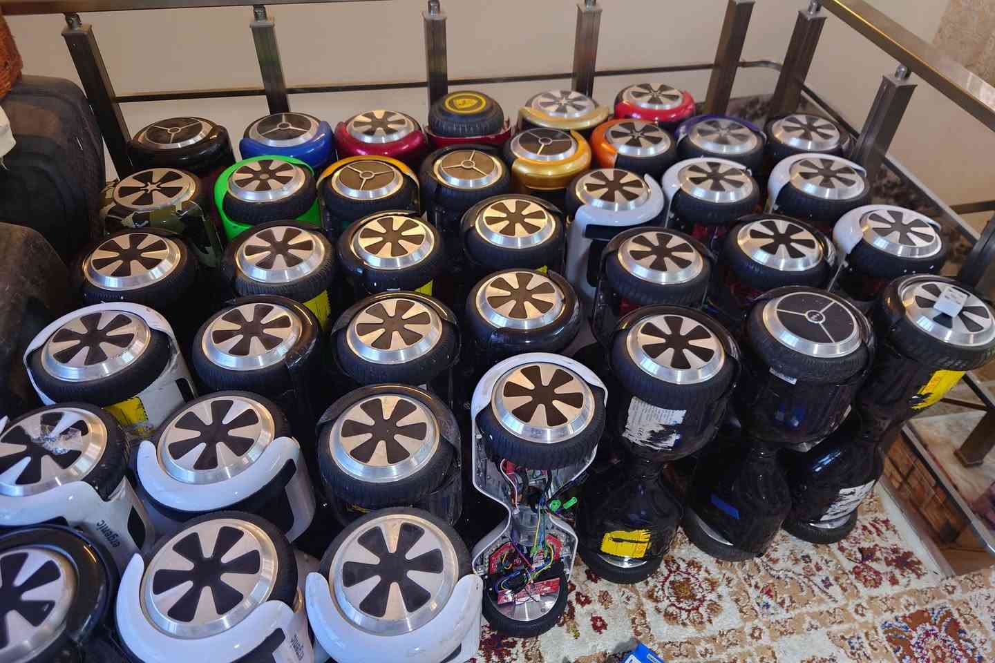 سلام عليكم من رخصت الادمن عندي كميه من السكوترات امزون ابيعه فحم للتواصل ***********
