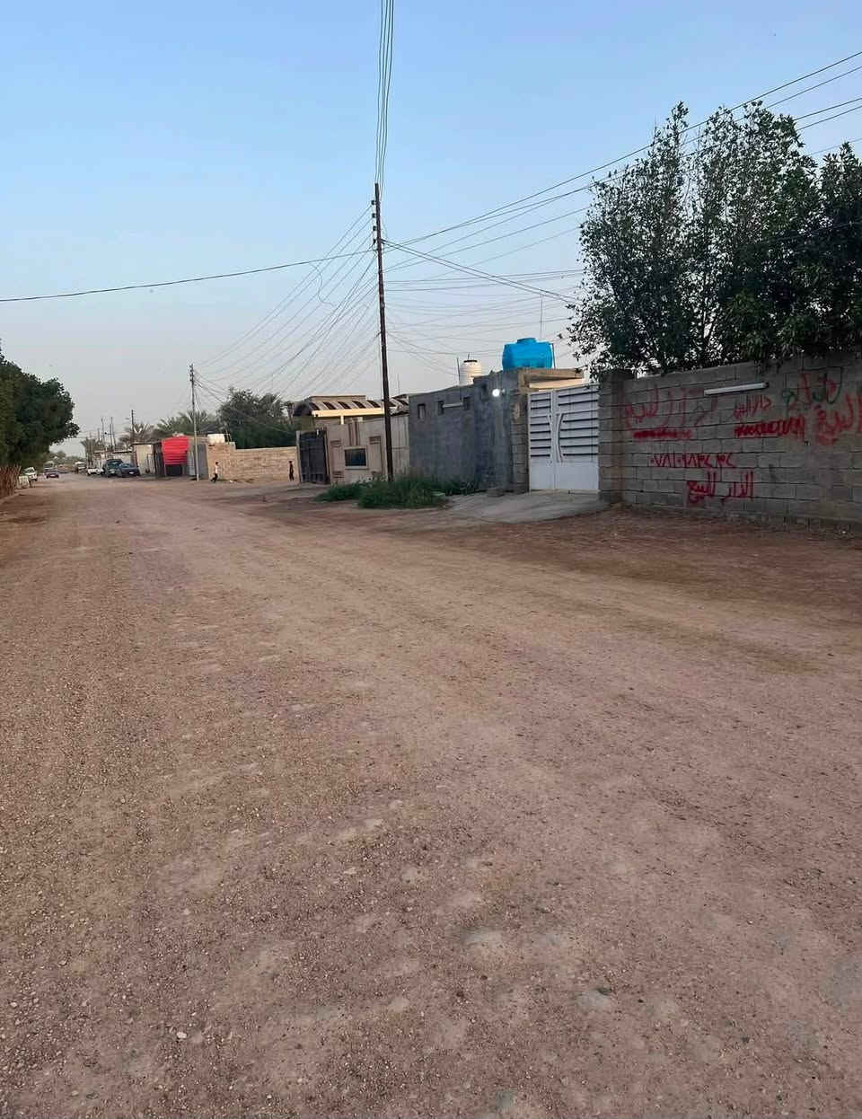 دار للبيع زراعي
في ابو غريب خلف محطه جوهرة العدنان المساحه 400 متر 

بيت كامل بي نقص فقط لارضيه صبه مو سيراميك 

شارعا 15 متر منطقه سكنيه وخدمات كامله 

يبعد عن السريع كيلو لبيت يحتوي على غرفتين وستقبال ومطبخ

وحمامات داخليه وخارجيه وبي حديقه جبيرة وكراج يتسع ل 4 سيارات البيت واجهية 14 متر والنزال 29 البيت جاهز للسكن 

السعر 68  وبي مجال 
للاستفسار *********** //
                 ***********//

