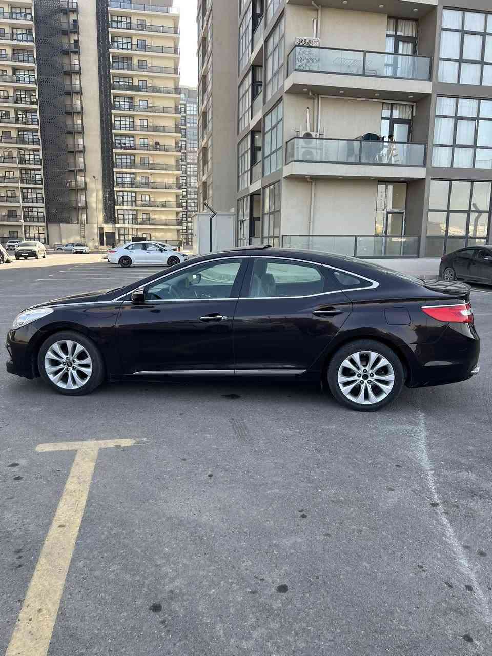 هونداي ازيرا  موديل 2014 خليجي لون بيتنجاني ( جوزي ) متغير بالليل يبين اسود
اعلى مواصفات vip ماشية 103 كيلو 

مكينة 6 سلندر 3000 دوش ( المحرك مفتوح معالجة رواجز )

سيارة رقم اربيل الدولي الجديد

سياره بس جاملغ امامي صبغ بدون دواخل والسونار مرفق 

المواصفات:

. بصمة

. هاند بريك كهربائي

. اوتو هولد توقف في الازدحامات بدون بريك

.بانورما

•زراك لايت

 •عدد AIR BAG 8 

•جلد قرمدي 

•ويل كب 18 

•سماعات +دمام 

•دبل كزوز

•حساسات أمامية وخلفية

 •لايت زينون + LED•كشاف •حساسات

•تبريد امامي وخلفي مناخين منفصل

 مفتاح التشغيل بصمة 

•شاشة تسلا كبيرة وكامرة 

•لد امامي 

الانارة الداخلية LED•

•كشنات الامامي كهرباء 

.مساج للسائق بالكشن وضعيتين

.كشنات الامامية تدفئة وتبريد

. نظام مانع الانزلاق 

•لايت تحكم كهرباء يصعد وينزل

•مانع انحدار 

• لد خلفي مسطره

•بردة خلفية اوتماتيك 

.ترحيب عند الاقتراب

مثبت السرعة Cruise 

•المودات والأوامر الصوتية

 .نظام مانع الانزلاق

.المرايا الجانبية قابلة للطي كهرباء

•دشبول ليرزي 

السيارة عليها سيرفز كامل جديد بلكات ونوزلات ومجاول وفيت بم 

السيارة عارضها ب 125 وبيها مجال بسيط حك الجية

مكان السيارة بغداد حي الجهاد

رقم التليفون واتساب 

***********
