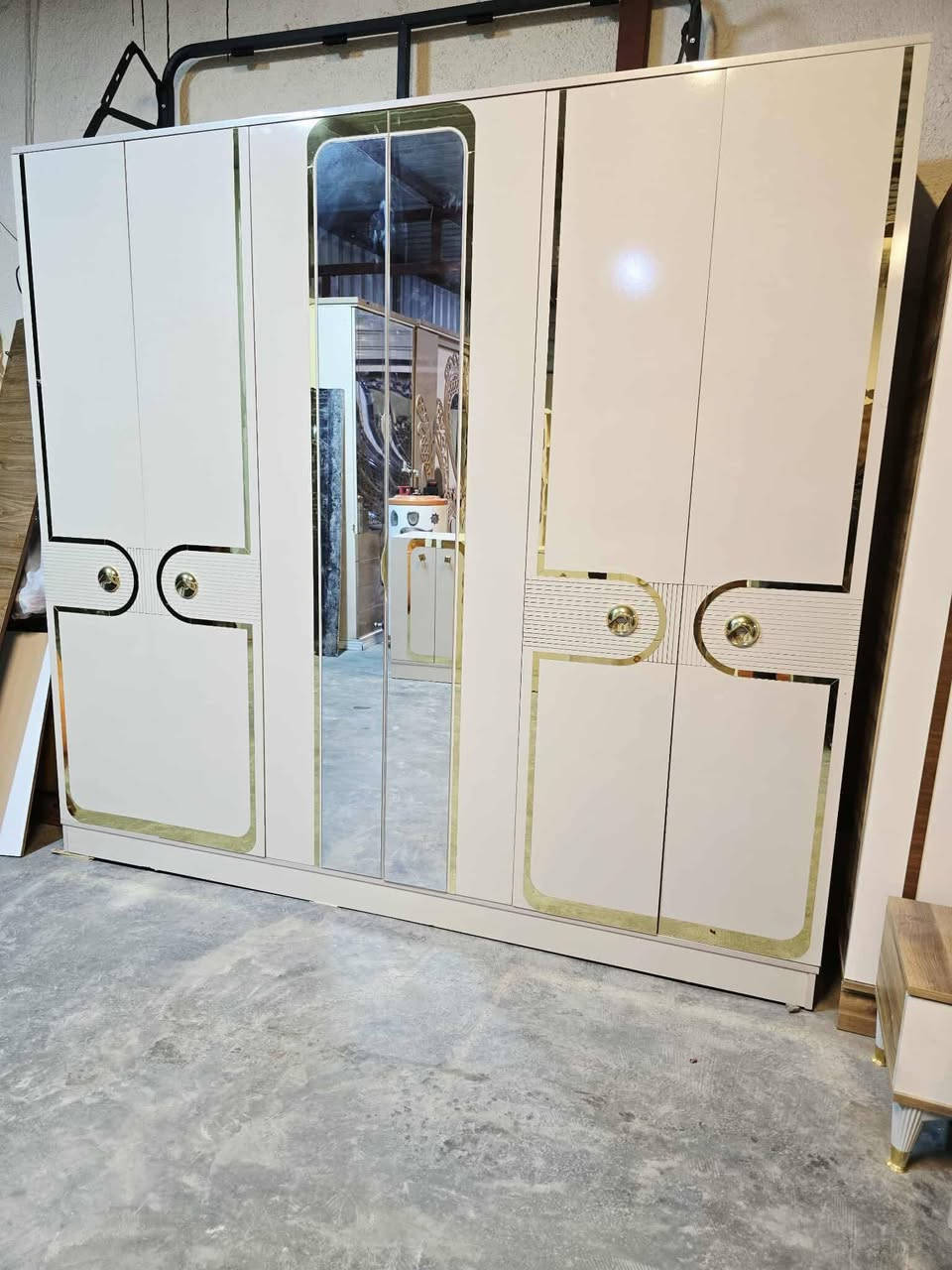 غرفة نوم اصدار 26 مستعملة تركيه 
 نضافة 95٪💯
عدد القطع / 9
نضام / ابواب💢
شازلونه/ مخزن 
سرير مخزن 
سكك هايدروليك 
قماش وتر بروف
سعرها / ٩٠٠ 💸
شد ونقل داخل بغداد مجاني🚛
يوجود توصيل محافضات


**إذا كنت صاحب هذا الإعلان وتريد حذفه لأي سبب، رجاءا أرسل رسالة إلى الدعم الفني**