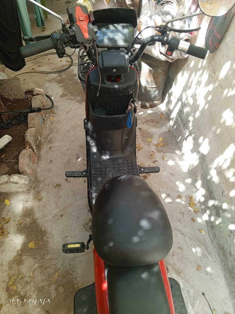 سلام عليكم   دراجه شاحن نوعيه الريان اربع بطاريات شاشه ايباد كهربائيات كلها شغاله لايت اشاير هورن متكامله سويجين وبصمتين دراجه جديده حجم 16 مكاني نجف حي الرحمه السعر 425 وبيها مجال رقمي ***********
