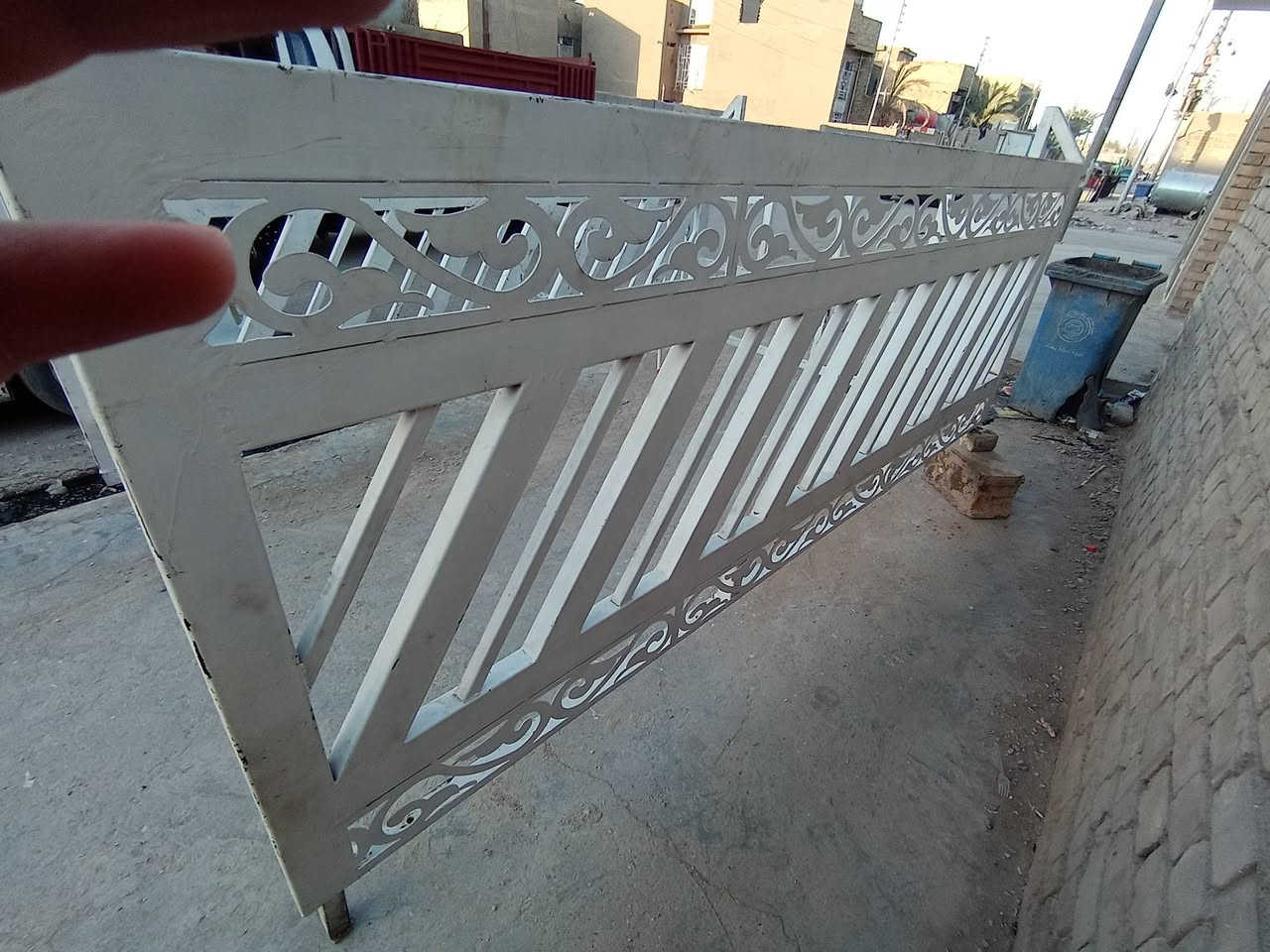 سلام عليكم محجر البيع كية نثيه محجر بلازمة نضيف لا خياس ولا كسر بس شمجهما بي  مكان بغداد المعامل الباويه سعرة 375 رقم الهاتف ***********
