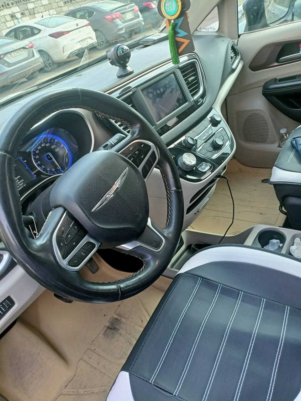 المعرف لايعرف كرايسلر  باسفيكا السياره العائليه ٧ راكب
المواصفات:
• ✅ موديل2022
( 7 ركاب)
محرك 6 سلندر V6 قوي
تخم تاير جديد
بيها باج تضليل نسبه 80٪ لمده سنه
سنويه ٢٠٣٠
كير ٩ نمر يعني الطريق الخارجي انسه صرف البانزين
شاشة لمس
تشغيل عن بعد
نظام صوتي ممتاز
كاميرا خلفية
تدفئه  تبريدكراسي+المقود
تحكم كامل من المقود
مثبت سرعة
تكييف أمامي + خلفي (تبريد ممتاز)
خمس بصمات
ابواب جانبية كهرباء
جنطه كهرباء
نوافذ كهرباء
نظام إطفاء ذاتي
نظام ثبات وتوازن
نظام مانع الانزلاق
وبعد هواي مواصفات
قيادة ناعمة وثبات عالي على السرعات
وبعد موصفات هوايه
السيارة نظيفة جداً بالحقيقه احلا بهواي
رقم دهوك مميز باسمي مكان السياره اربيل
بجم + صندوق كبس السياره حادثها جانبي فقط باب سلايت وجاملغ خلفي صبغ بدون تبديل يعني حادث خفيف السياره ماشيه 164 الف ميل  السياره اني ثاني ايد جانيها ممشتغله ع خط بس راعيها قبلي رايح بيها سفرات التركيا
((((((فقط مراوس برادو موديل 10 أو 11 أو 12 شمالي)))))) اخوان السياره مو للبيع فقط اريد مراوس اذا محصلت مراوس ما أبيعها
*********** يتوفر واتساب
