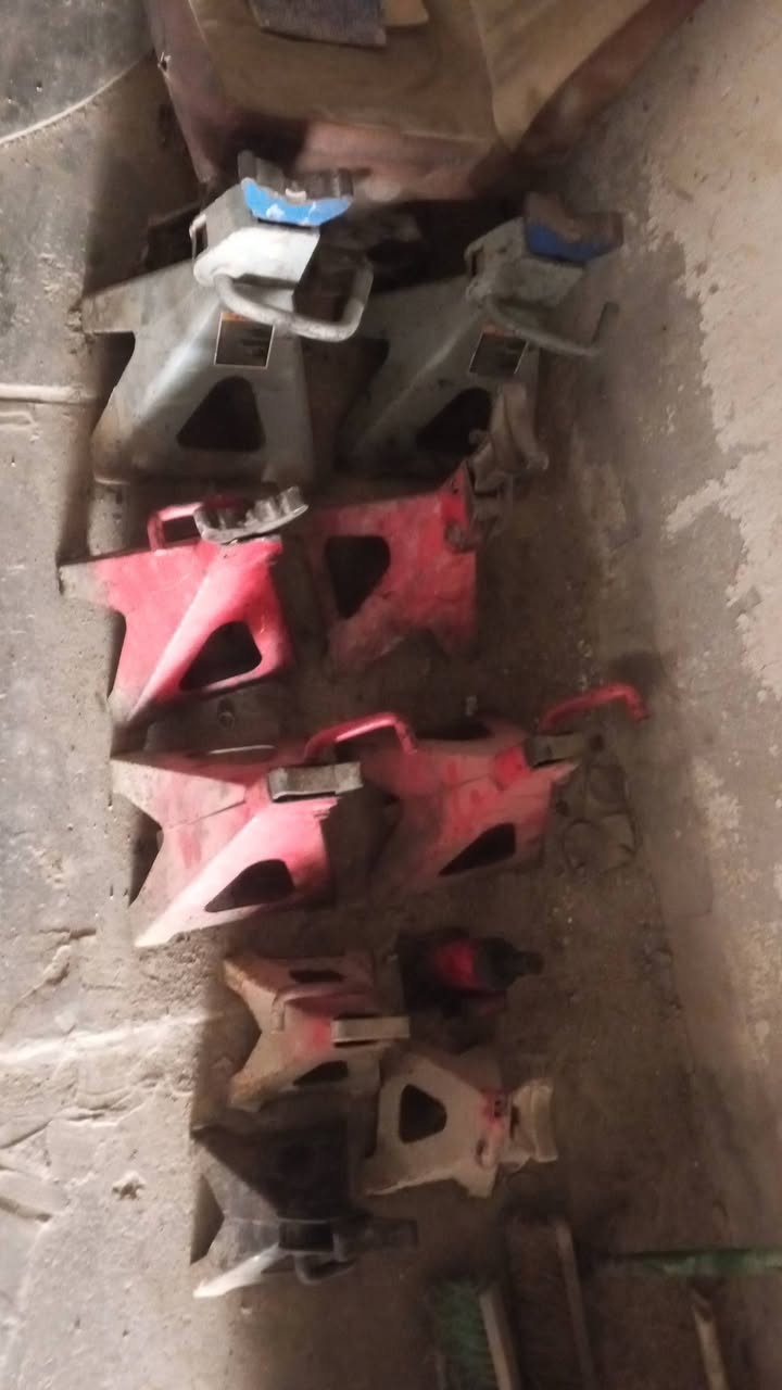 السلام عليكم غراض محل حداده صدر محل جاهز و غراض سيارات البيع عنوان بغداد حي النصر التواصل ***********
