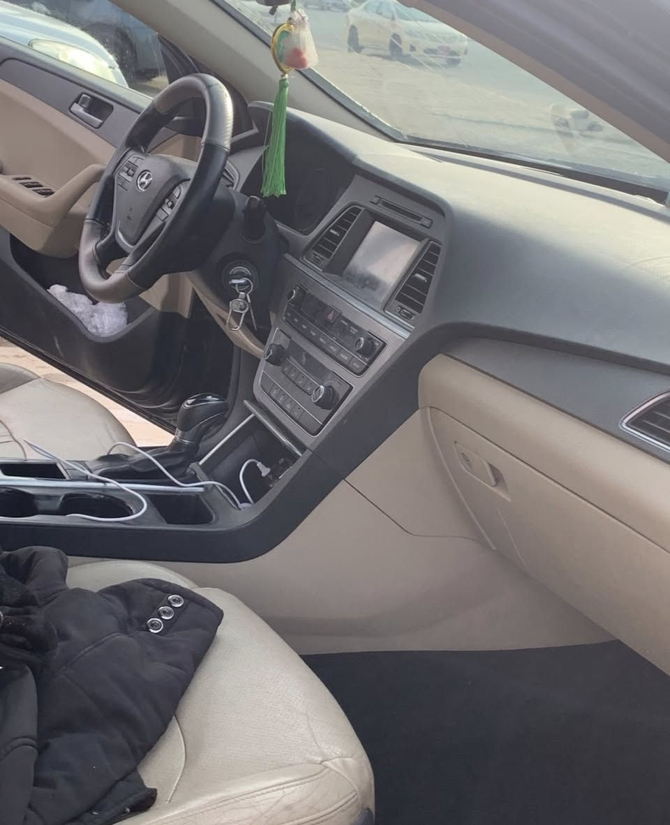 سوناتا موديل ٢٠١٧ محرك ٢٤٠٠ gdi  ماشيه ١٢٠ الف وارد امريكي ضربته جاملغ ايسر مبدل وبند على بارد وجاملغ خلفي محرك مجفت سياره شماليه السعز ١٠٠ ورقه 
بغداد 
*********** واتس اب
