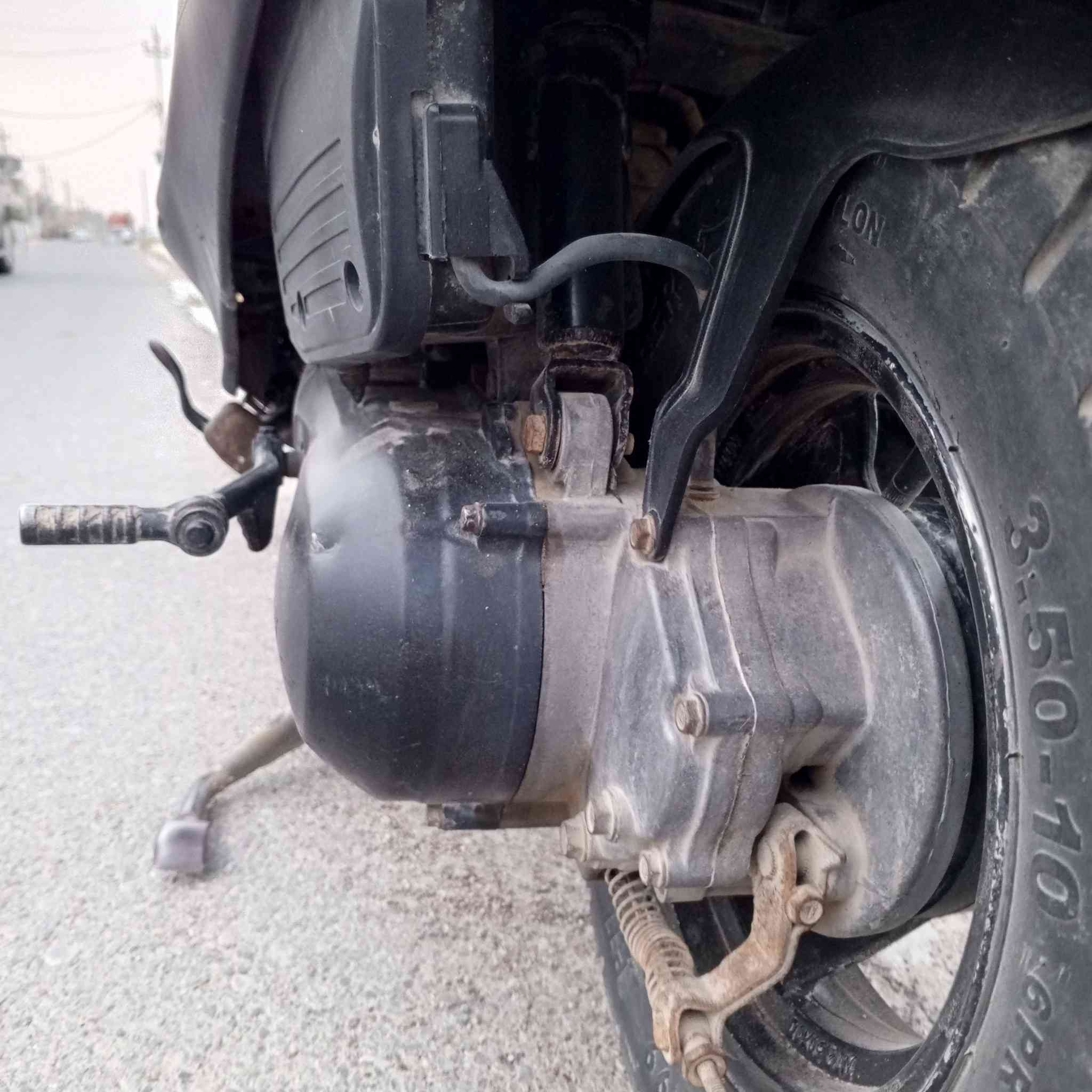 سلام عليكم دراجه سبيسي البيع ماليزي بيه خيط تبخير كهربائياته شغله سلف هندر وبدلت اكلاجات جديده وكامت اتقطع بل مشي وبيه صوت بل روله (ابيع كوم حديد) سعره 175وبيه مجال جماعت 150وجوه لاتراسل مكان كوت داموك رقم موبايل***********
