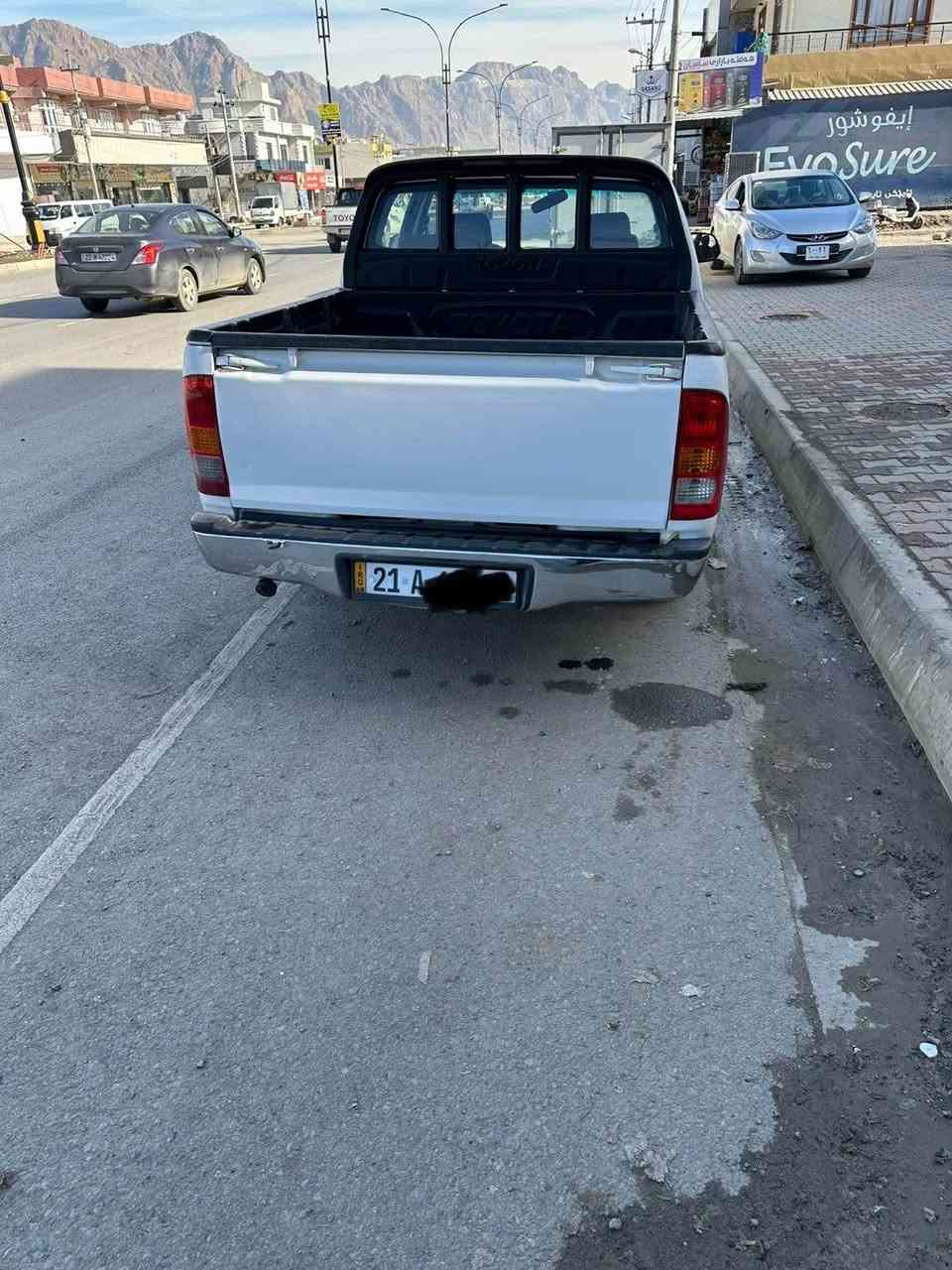 تۆیۆتا هایلۆکس ٢٠١١ ی پارچە رەش
گیرو مەکینە بەشەرت
سەنەوی تا کۆتای ٢٠٢٧ نوێیە
بۆیاغیش بەس ئەو پارچەیەی هەیە 
کەدیاریکراوە لە وینەکە 
شوین رانیە 
مشتەری پەیوەندی بکە نامە مەنیرە
*********** رانية, السليمانية
