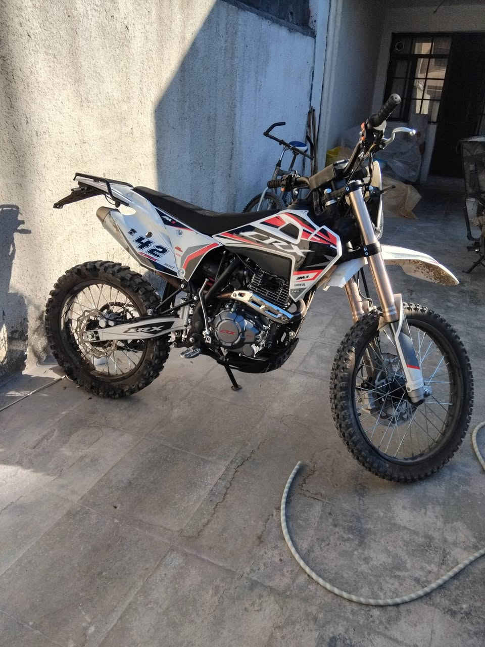 سلام عليكم اخوان دراجة قفاز للبيع مكان بغداد حي الجهاد او عامرية موديل ٢٠٢٦ محرك ٣٠٠cc كفاله عامه من ناحية الكهرباء و المحرك و كشر السعر ١٦٥٠ وييها مجال تعال تدلل ما رجعك رقمي *********** وتساب رصيد موجود
