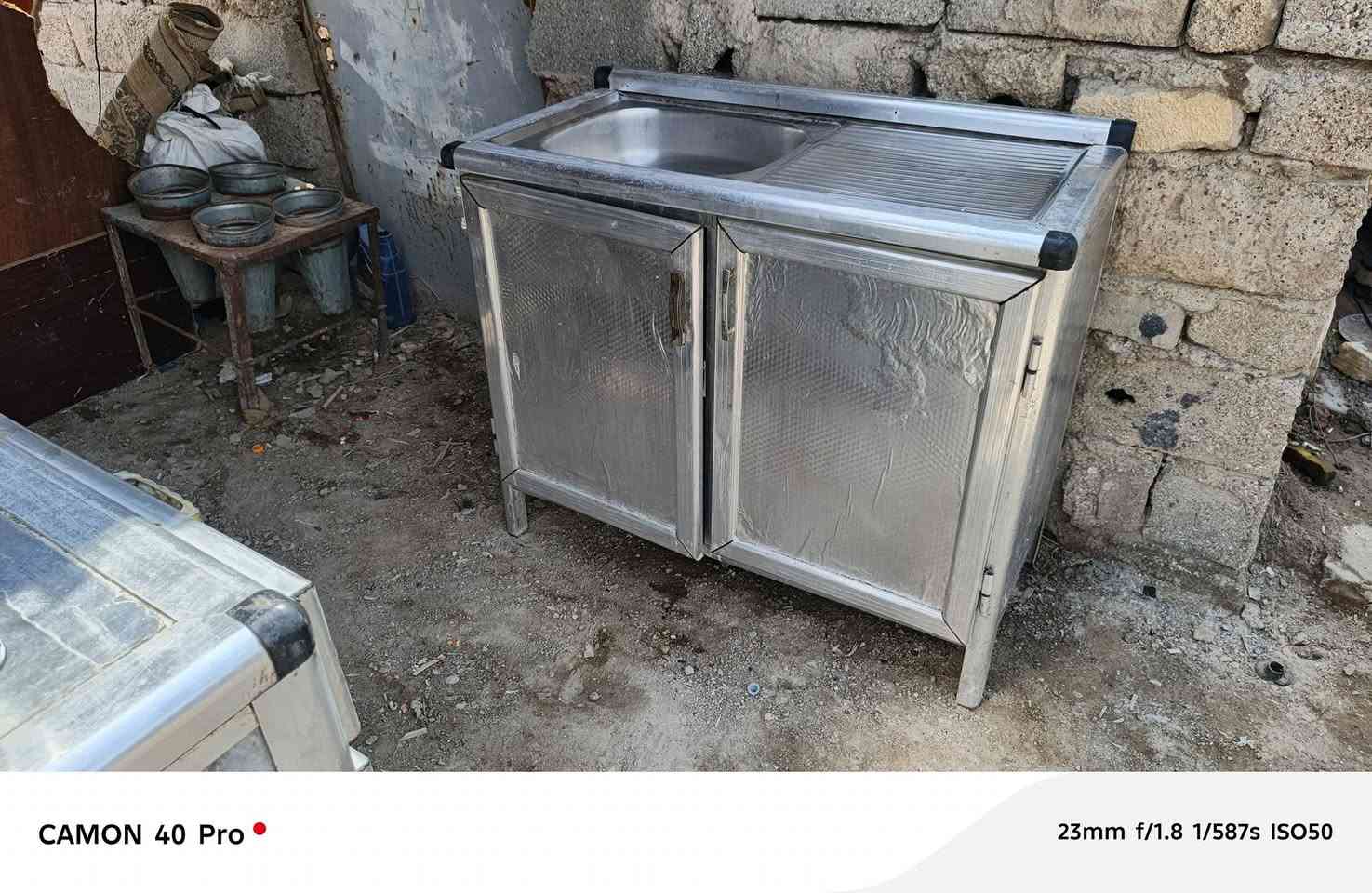 سلام عليكم كاونتر 3قطع مترين وسنك متر نضيف سعر 200 وشراي يدلل مكان كوت طشاش شارع  وهاذا رقمي ***********
