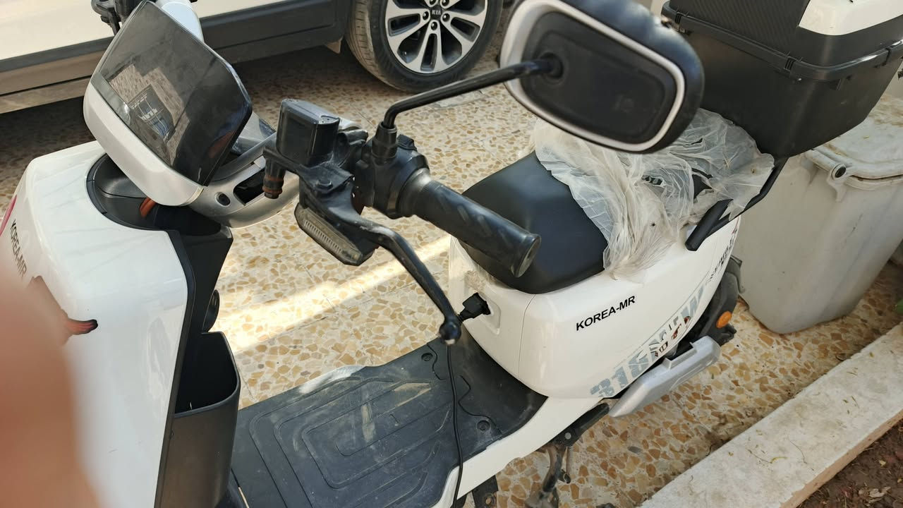 للبيع سته بطاريات شركه  برغي ما مفتوح باتريات اصليه يمشك ٥٠كيلو تايرات جديد  كشر حيل نضيف سعر ٤٠٠الف  موبايل   ***********
