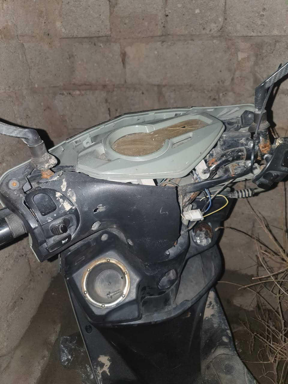 السلام عليكم دراجه سكنس للبيع جان تشتغل وطفت 
فحم في فحم 
***********
***********
