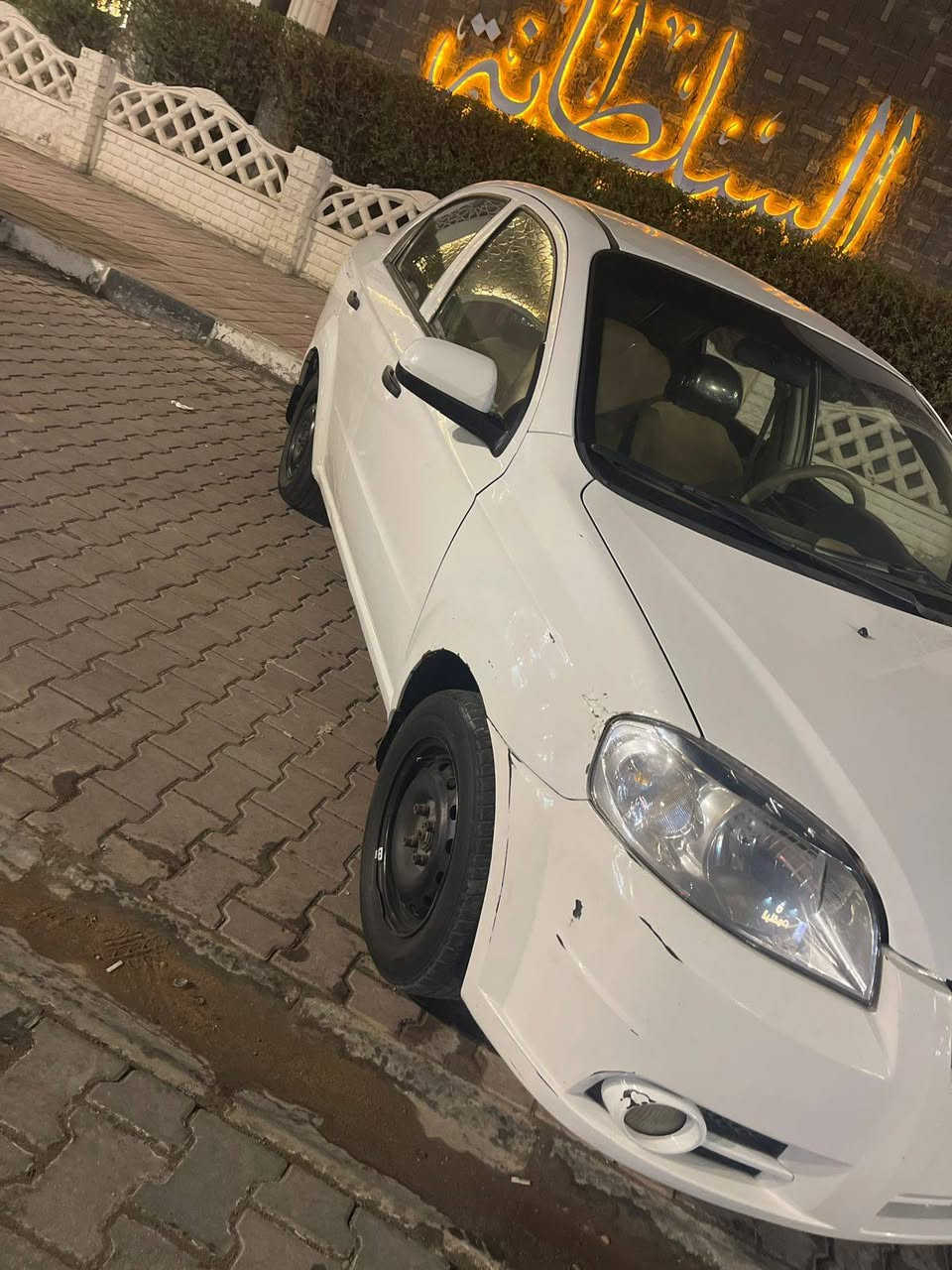 سلام عليكم افيو للبيع 2011 مكينة مفتوح سنوية و هزة جدد مداور ثاني يوم كفالة من صبغ والضربة (فقط بارد ) مكينة كير حدادية تبريد تدفئة كفالة مكاني نجف حي الغري. السعر 80 وبيها مجال  رقمي ***********
