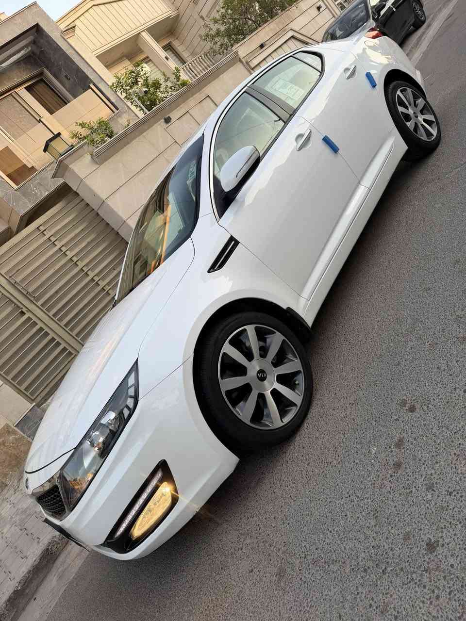 السلام عليكم 
كيا اوبتيما موديل 2011 خليجي مكفولة من الضرر والتبديل مكينة دوش سيارة احلة من الصور مواصفات السيارة شاشة كاميرا تحكم ستيرن كير بالستيرن ثلاجة بالجكمجة تبريد بيانو شاشة حاكية بلوتوث تبريد خلفي مري شفط + أشاير بالمري لد امامي لد خلفي ويل 17 كروم نظام ترحيب ثلاث أنظمة قيادة دشبول كادنزا وبعد بية هواي مواصفات بية داير جاملغ الخلفي صبغ عله كد شبر فقط والباقي مكفول مكينة كير صدر تخم تاير كلة جديد بالعافية عل ياخذها سيارة جديدة رقم سليمانية ثاني يوم تحويل مكان السيارة بغداد الاعظمية سعر 128 وبيه مجال رقم موبايل   *********** 
‭***********
