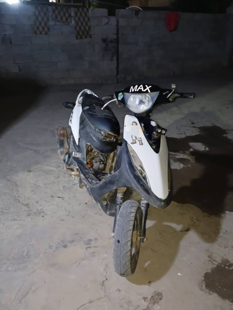 السلام عليكم دراجة ماكس عدلة بوشة 49مفتوحة شغالة هندر السلف عوزة باتري السعر 300 وبيها مجال للشراي ***********بكاني بغداد التاجي
