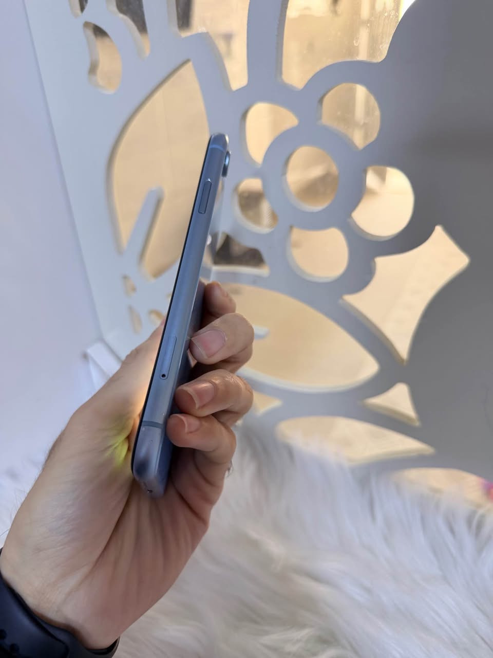 ئایفۆن ئێکس ئاڕ
٦٤ گێگا یەک سیم شاشە و پاتری بە فول کوالیتی گۆراوە 
هیچ کێشەیەکی نیە هەمووی بە زەمان نرخی ١٣٠ هەزار گەیاندن هەیە ناونیشان هەولێر قەڵاتی نوێ مۆبایلی هاوکار
ژمارە مۆبایل :- 📲 *********** أربيل, العراق
