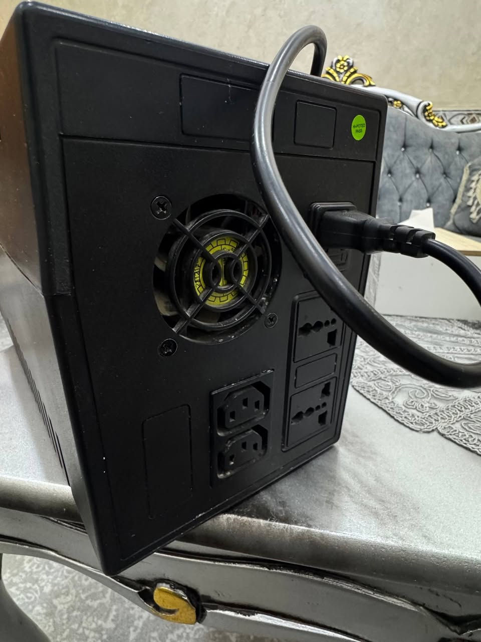 السلام عليكم، للبيع يوبي اس UPS Blue Storm 1500VA نوع لاين انتراكتف (Line Interactive) الجهاز مستعمل استعمال شخصي بس نظيف مابيه خلل داخلي بس بطارياته صارلهن فترة ما مبدلات فـ أدائهن قل. حالياً يشغل حاسبة تسحب 650 واط لمدة دقيقة ونص على الديسكتوب وتحت الضغط الكامل ينطي تقريباً 30 ثانية وصوت الصفارة شايلها انا علمود ما يسوي ازعاج.

قيم بما يرضي الله وأعلى سعر أبيع، مكاني الناصرية واكو توصيل.


**إذا كنت صاحب هذا الإعلان وتريد حذفه لأي سبب، رجاءا أرسل رسالة إلى الدعم الفني**