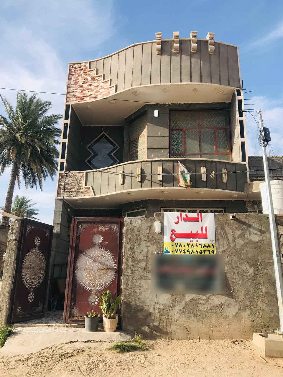 مشتمل البيع مساحه 110 واجه 6ونزال 18 مكان حي الاسرى الزراعي داخل الفرع الي مقابيل ماركت محمد سياب فرع ثاني طابقين
 طابق الاول متكون من طارمه وصحيات واستقبال وصاله وغرفه وحمام 
طابق الثاني متكون من صاله وغرفه واسعه جدًا وسطح 
طابق الثالث سطح وبيتونه 
السعر مناسب 
الاستفسار ***********
