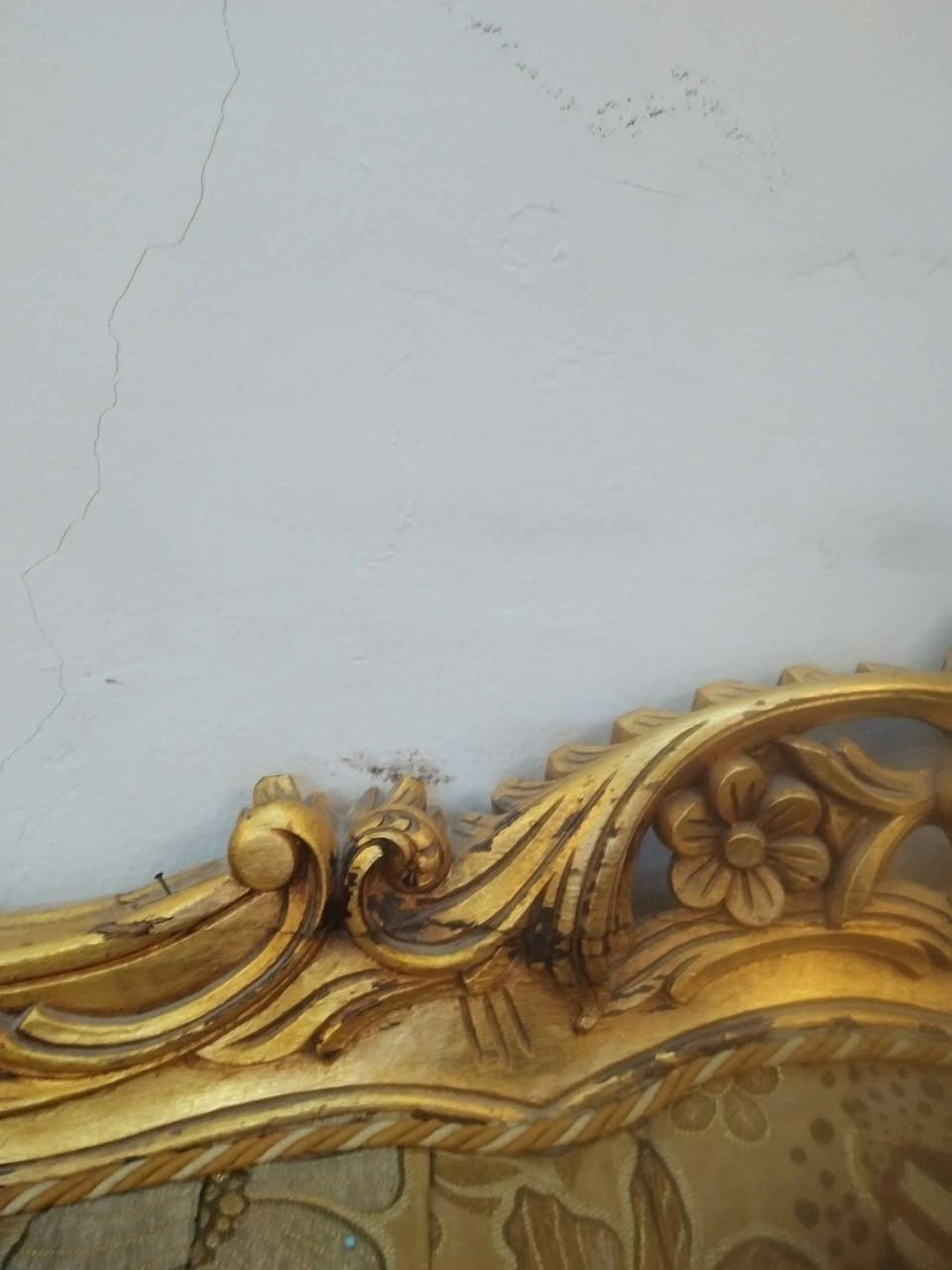 تخم قنفات دمياطي مستعمل قنفتين كبار ٣ مقاعد مع ٤ كراسي وميز مرمر و٣ طبلات هم مرمر وبي بعض العيوب مثل الخشب بي خدوش وبي كسرين موجودات بالصور بس كاسفنج مبي شي سعره ٧٠٠ الف وبي مجال بغداد, العراق


**إذا كنت صاحب هذا الإعلان وتريد حذفه لأي سبب، رجاءا أرسل رسالة إلى الدعم الفني**