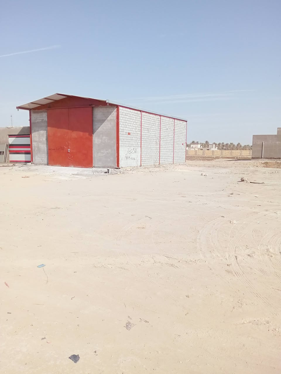 السلام عليكم اخوان قطعة للبيع زراعي مساحه 400 قرب سيطرت البوعظم صوب الشاميه  مقابيل عمود 6 خدمات كامله على طريق المشايه الاستفسار على الرقم او واتساب ***********
