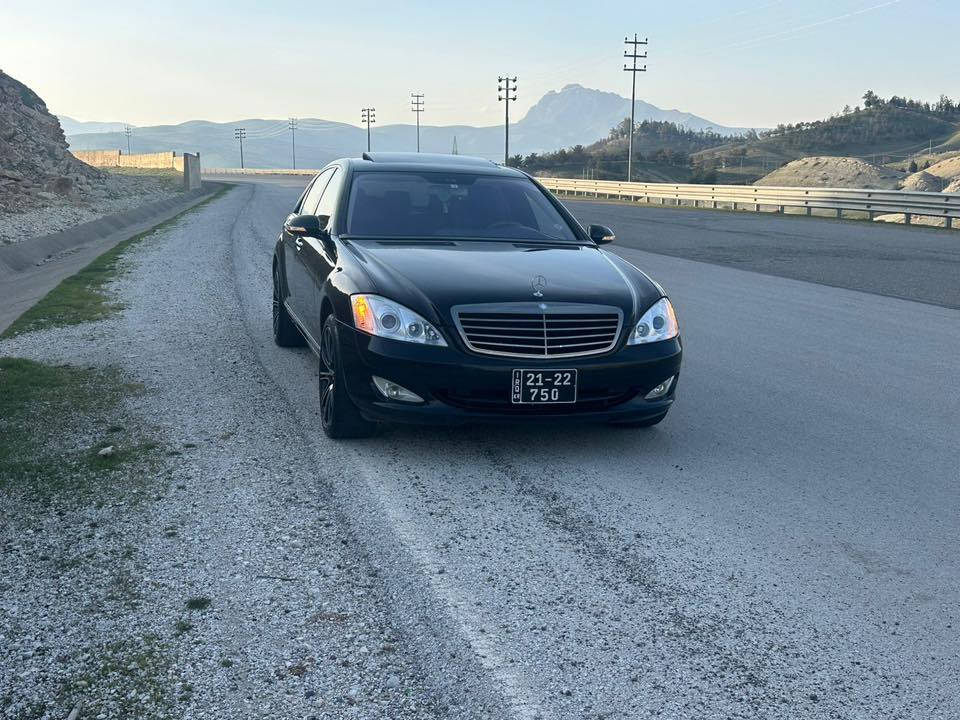 Sclass550   2008
به‌ناوی خوای گه‌وره‌ ئه‌م گوڵه‌ بۆ فرۆشتن  لۆك و پاكه‌تی
ده رگا شه‌فت
سڵاید
سه‌لاجه‌
٥په‌رده‌
مه‌ركه‌زی
ڕادار
كوشن سارد و گه‌رم 
فول مواسه‌فات 
بۆیاخی ئێره‌ی نیه‌ سه‌یاره‌كه‌ تا دڵ حه‌زكات جوانه‌ 
كۆدی بۆ كراوه‌ 
120000KM ڕۆشتوه‌
تایه‌ی تازه‌ 
كامل سێرفزی تازه‌ بۆ  كراوه هه‌موو گیانی به‌شه‌رت مه‌كینه‌ی برخوی لێ با نه‌دراوه‌ 
ئه‌گه‌ر موشته‌ری نیت سه‌رمان مه‌شێنه‌ 
٩٥ گه‌ڵا و مه‌عامه‌له‌ 

***********

واتس ئه‌پ و ڤایبه‌ری له‌سه‌ره‌ له‌خزمه‌تانداین
