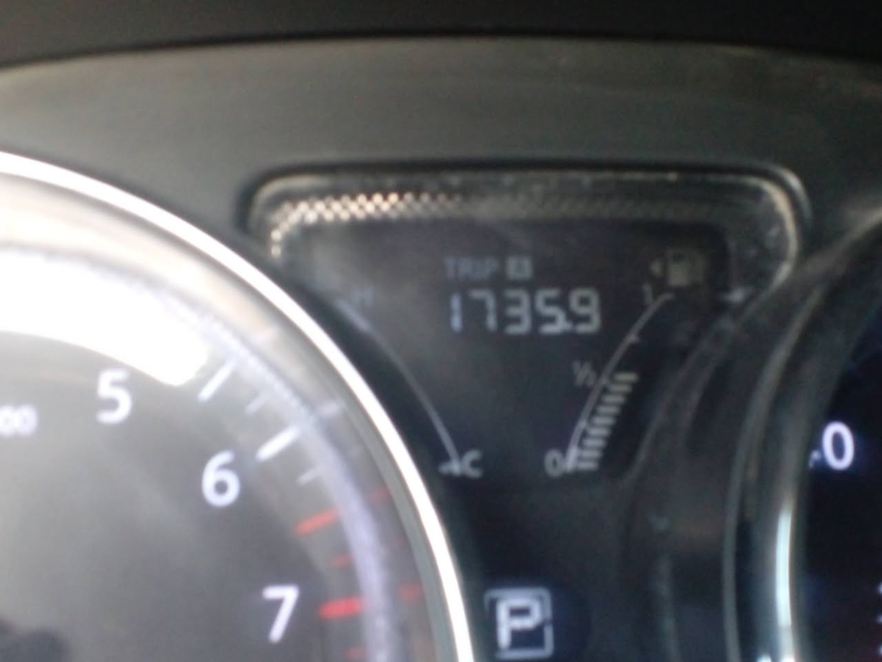 نيسان فيرسا امريكي موديل ٢٠١٨امريكي حجم المحرك ١٦٠٠اللون ابيض معروضة ٩٢ ورقه ضررها الجملغات الاماميه وباب ال السايق  ***********
