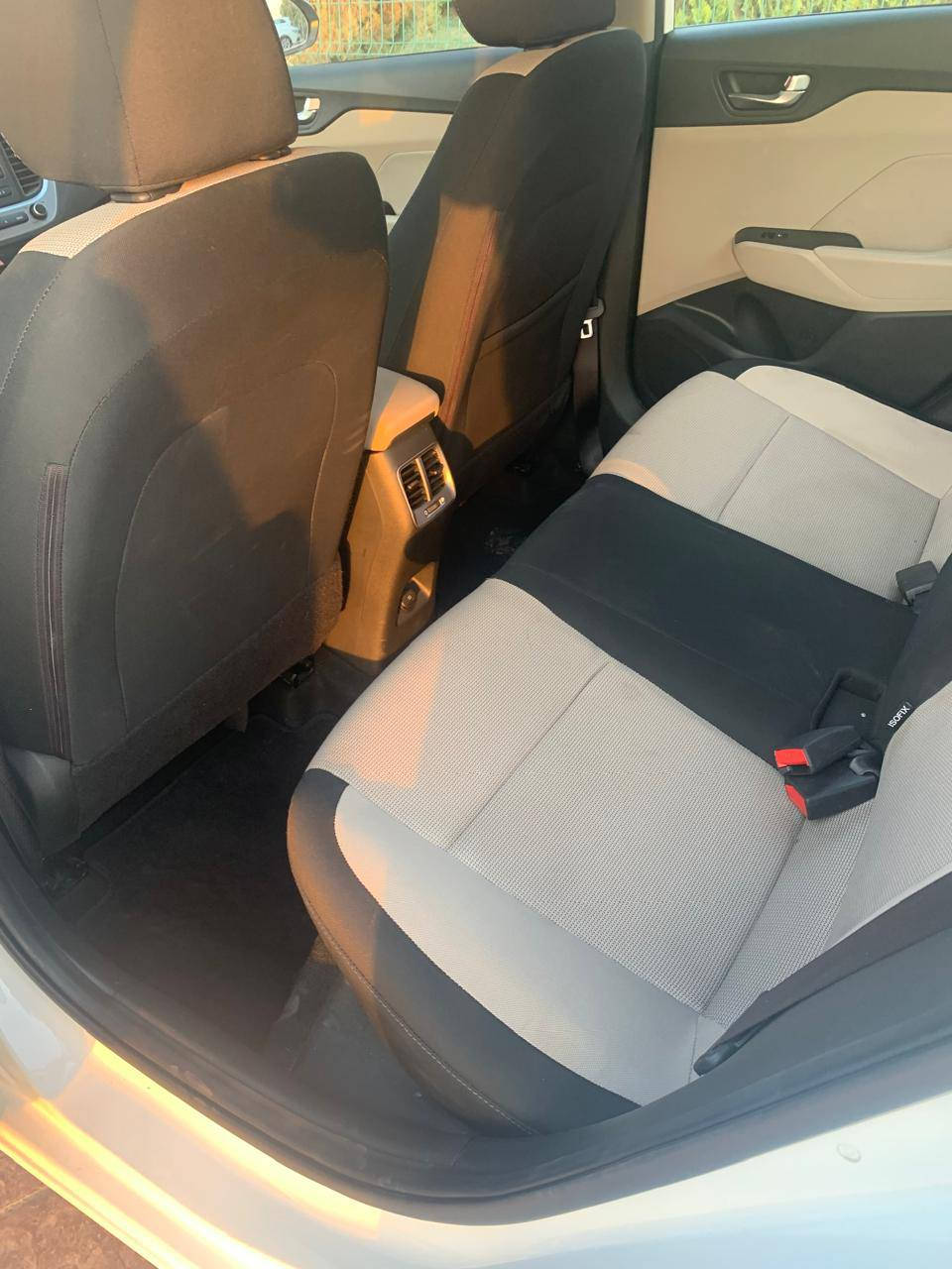 السلام عليكم اكسنت 22 خليجي
لون سلفر السعر 140 وبيه مجال حك الجيه 
للاستفسار *********** مكان السياره بغداد
