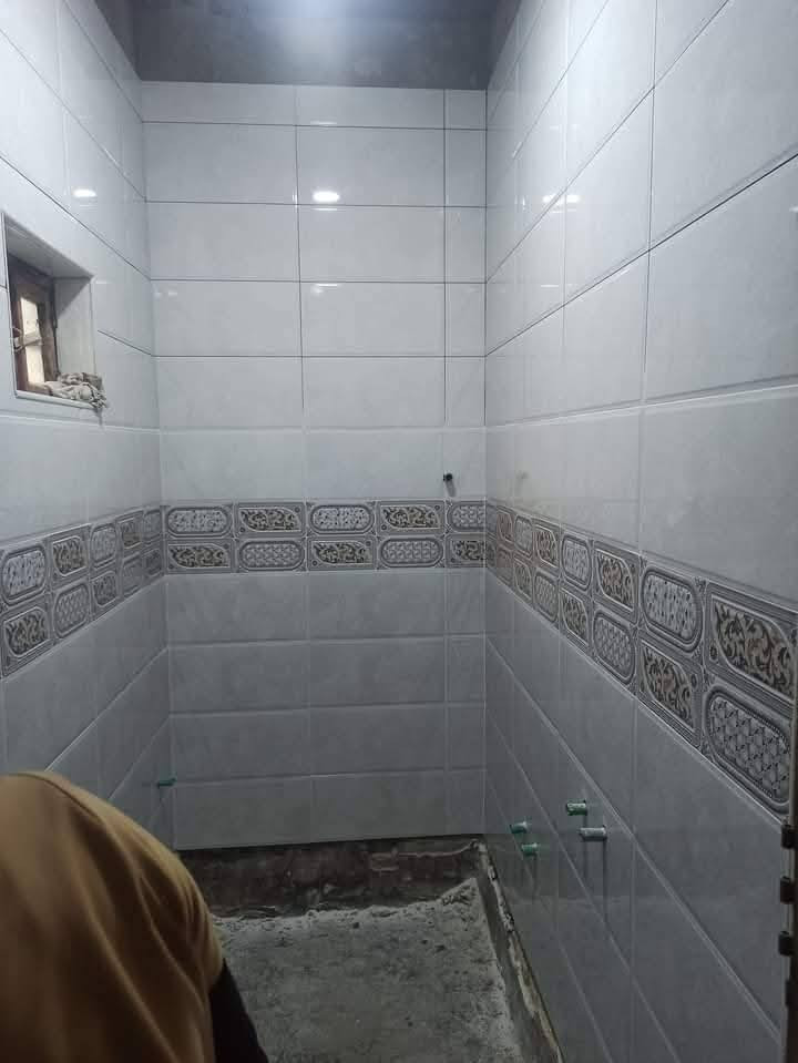خلفه سيراميك متفرغ حالين اطلع بالمتر وباليومه ***********
