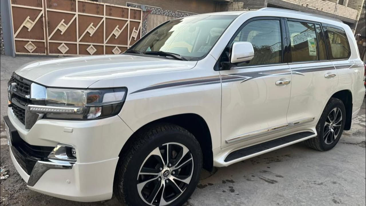 السلام عليكم
لاندكروز بريم اصل 
2021 كفالة عامة 
ماشية 30 وشوية 
السيارة جديدة جدا 
استعمال شخصي من الوكالة الزيرو 
***********
مكان السيارة بغداد 
مكينة 6 سلندر 4000
