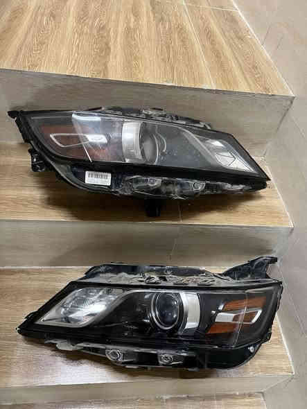 زورج لايتات امبالا LT 
بدون كسر و فطر وحده اصليه 
والثاني مفتوح يحتاج كبس و تنضظيف 
سعر الزوج ١٥٠ الف 
***********
