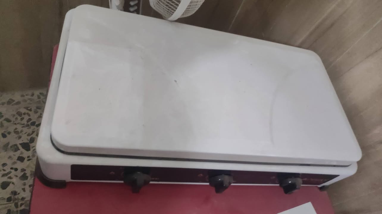 طباخ ٣ عيون جديد غير مستخدم 
سعر ٣٥ وبيه مجال 
مكاني زعفرانيه شارع الكهرباء
***********
