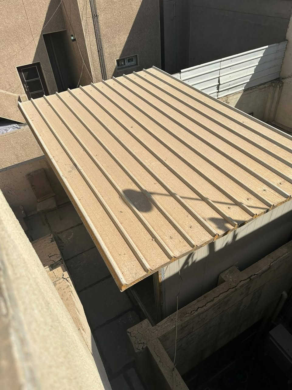 كرفان عدد ١ للبيع في زيونة موجود في بيت قياسه اربعة في اثنان ونصف مع اربع دكسنات بسعر مليون وربع
***********
