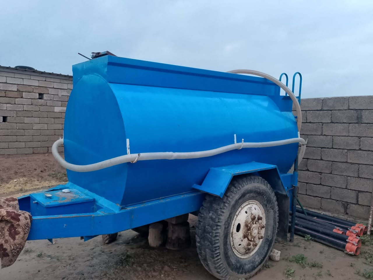 مقطوره للبيع 4000 وربع السعر 1,450 للاستفسار الاتصال على الرقم ***********
