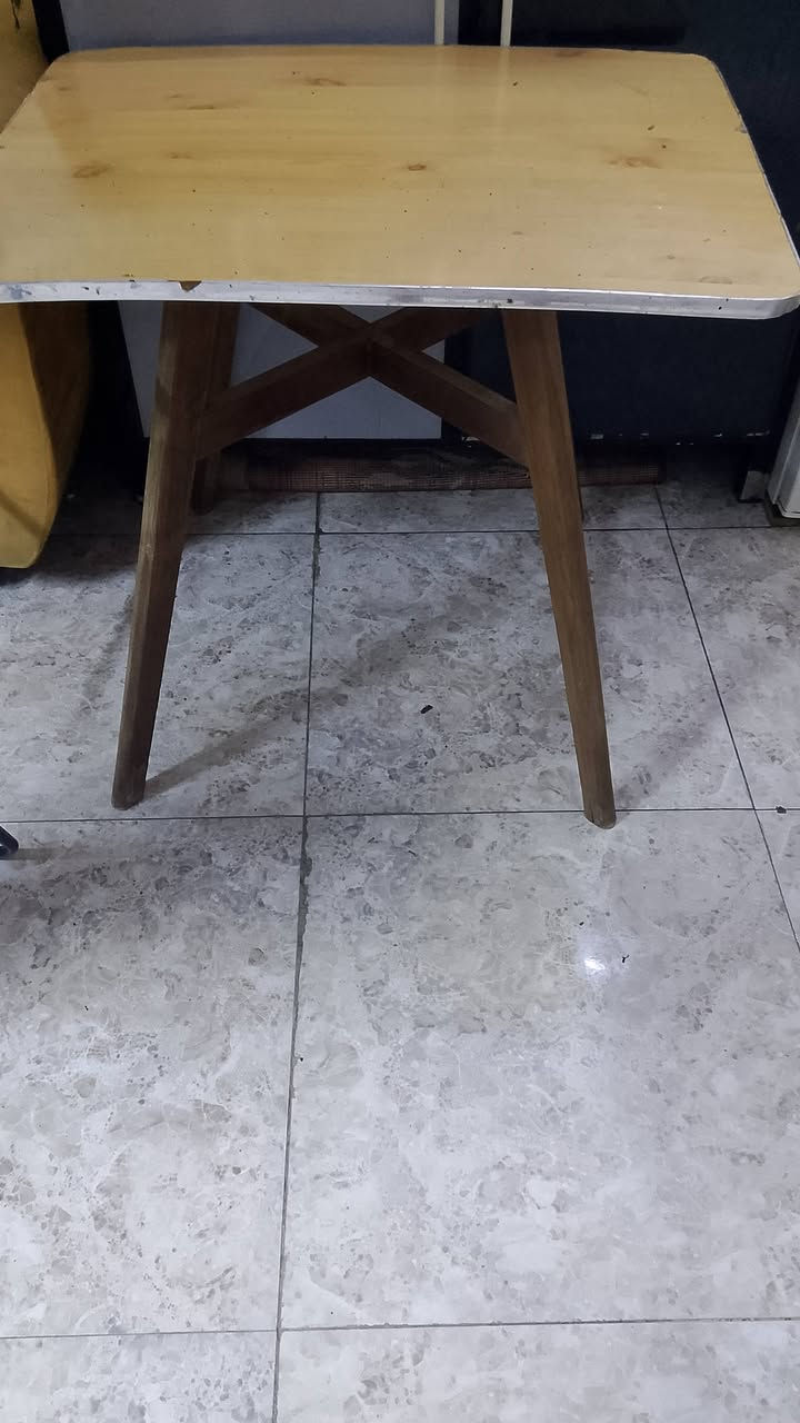 كنتور بابين تركي ب ٤٠
كنتور تك باب ماليزي ب ٢٥
درج حديد السعر ٣٠
ميز سعر ١٥
***********
